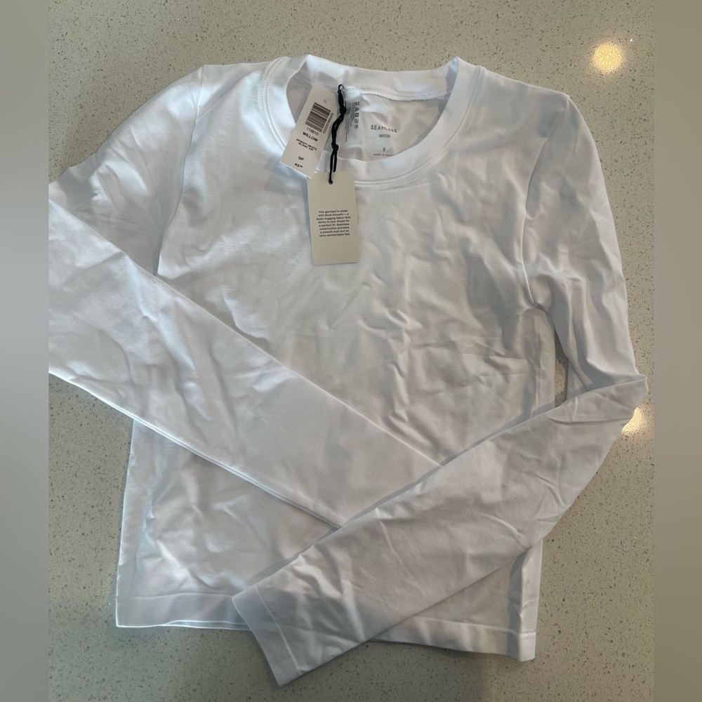 Aritzia seamless long sleeve small